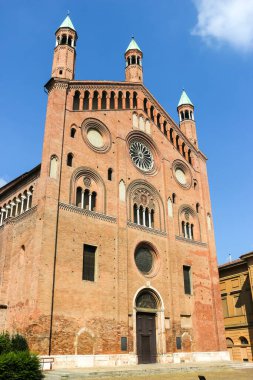 Cremona, İtalya - Eylül 2018. Katolik Kilisesi 'nin güzel mimarisi (Cattedrale di Cremona - Santa Maria Assunta).