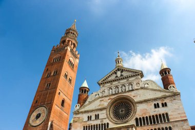 Cremona, İtalya - Eylül 2018. Katolik Kilisesi 'nin güzel mimarisi (Cattedrale di Cremona - Santa Maria Assunta).