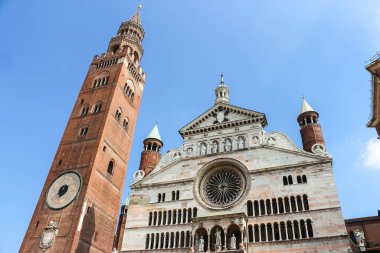 Cremona, İtalya - Eylül 2018. Katolik Kilisesi 'nin güzel mimarisi (Cattedrale di Cremona - Santa Maria Assunta).