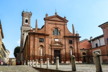 Cremona, İtalya - Eylül 2018. Cremona 'daki Katolik Kilisesi' nin (Chiesa dei Santi Omobono ed Egidio) güzel mimarisi..