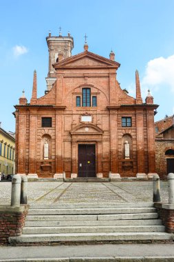 Cremona, İtalya - Eylül 2018. Cremona 'daki Katolik Kilisesi' nin (Chiesa dei Santi Omobono ed Egidio) güzel mimarisi..