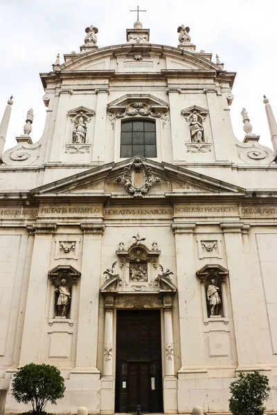 Brescia, İtalya - Eylül 2018. Brescia 'daki Katolik Kilisesi' nin (Chiesa dei Santi Faustino e Giovita) güzel mimarisi.