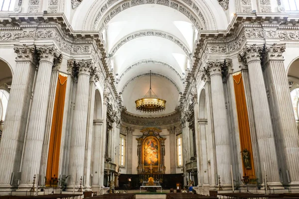 Brescia, İtalya - Eylül 2018. Katolik Kilisesi (Santa Maria Assunta Katedrali)).