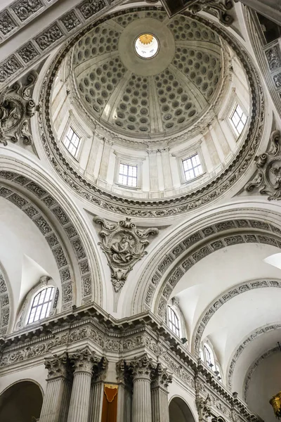 Brescia, İtalya - Eylül 2018. Katolik Kilisesi (Santa Maria Assunta Katedrali)).