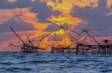 Bir gün bataklıklarda ve Pak Pra balıkçılık camiasında, Phatthalung, Tayland