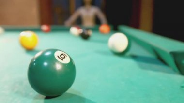 Shot - Bilardo odak üstünde yeşil topu sayı 9
