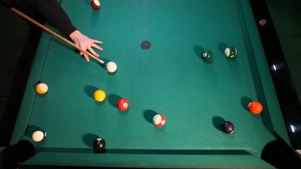 Jouer Avec Des Boules Billard Sur Table Verte — Video