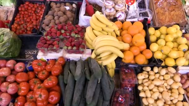 Handheld Moving Shoot Various Vegetables Stalls Market Place — Stock Video