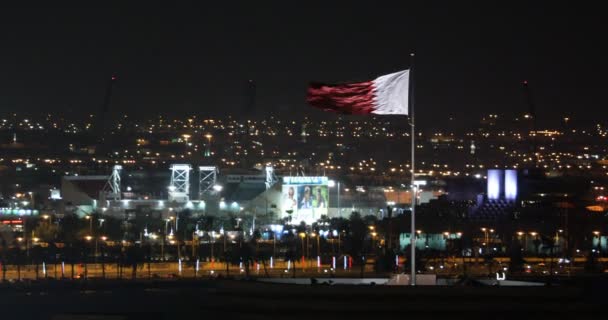 Vista Aerea Della Bandiera Del Qatar Notte Sopra Città Doha — Video Stock