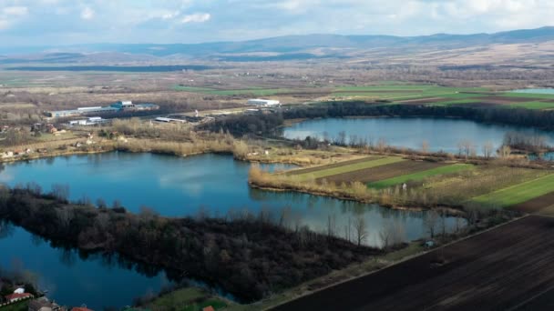 Панорама Высоты Нескольких Озер Низменностях Выстрел Дрона — стоковое видео