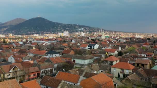 Panorama Města Svazích Kopců Letecký Pohled Dron Pohybující Nahoru — Stock video