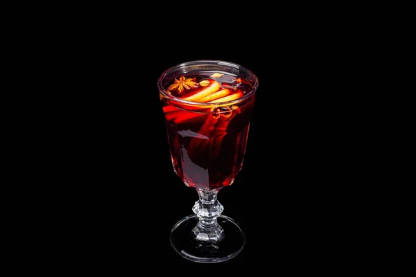 Cocktail Vor Isoliertem Schwarzen Hintergrund — Stockfoto