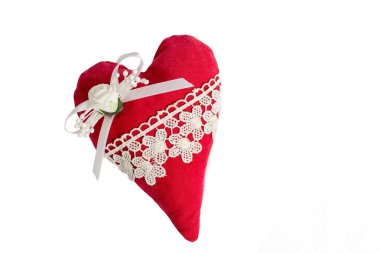 Beyaz zemin üzerinde kalp, izole edilmiş kırmızı nesne, tekstil, kumaş, seramik, sevgililer günü, kapat