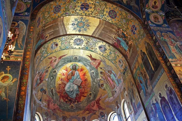 Mosaik i inre av kyrkan av Frälsaren på spillt B — Stockfoto