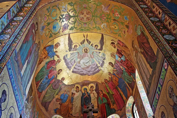 Mosaics in the interior of the Church of the Savior on Spilled B — Stock Photo, Image