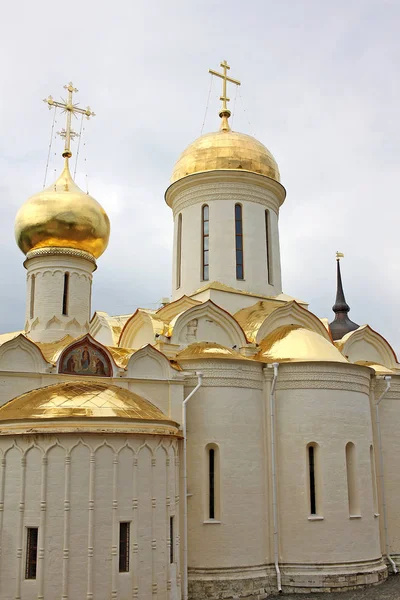Cattedrale della Trinità nel monastero di Trinity Lavra. Russia — Foto Stock