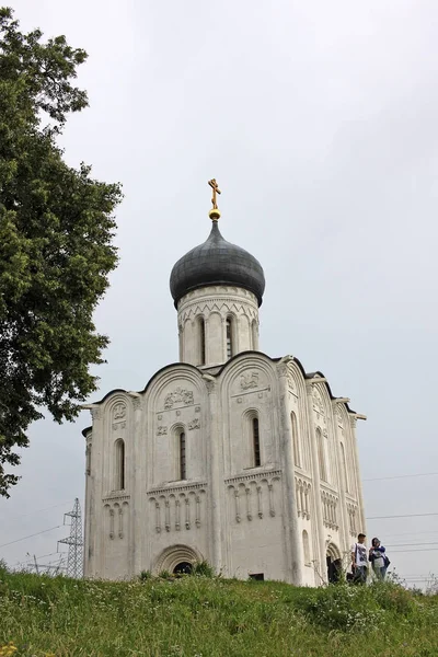 Church of the Intercession of the Holy Virgin on the Nerl River. — Stock Photo, Image