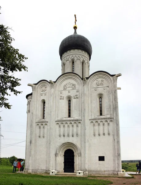 Church of the Intercession of the Holy Virgin on the Nerl River. — Stock Photo, Image
