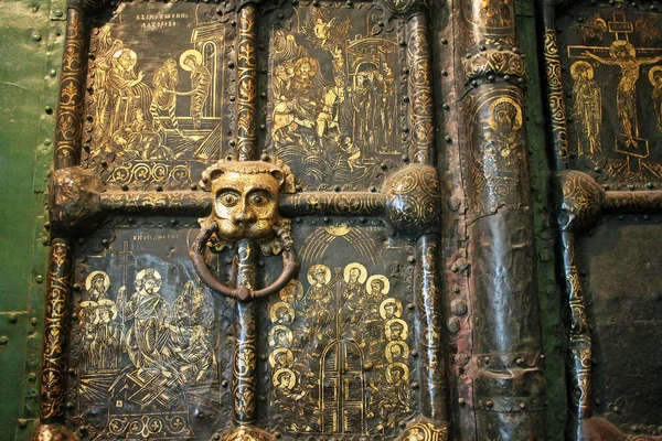 Golden gate Suzdal Nativity katedral içinde. Rusya