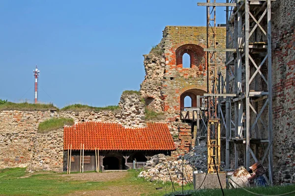 Bauska şehir, girllikeiCinsiy 15.yüzyılda kale kalıntıları — Stok fotoğraf