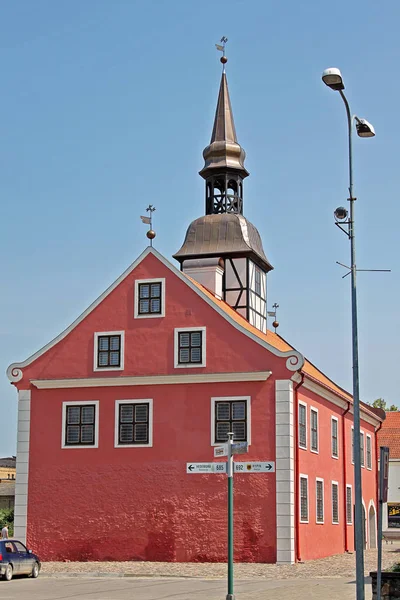 Ayuntamiento de Bauska en la plaza del Mercado. Letonia —  Fotos de Stock