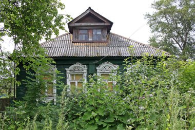 Rusya 'daki eski ahşap ev