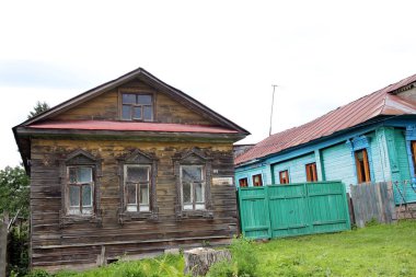 Rusya 'daki eski ahşap ev