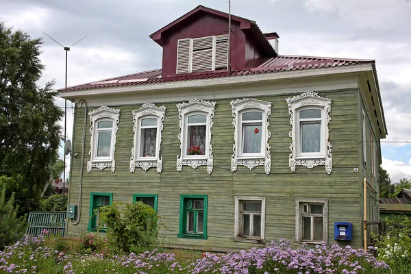 Starý dřevěný dům v Rusku — Stock fotografie