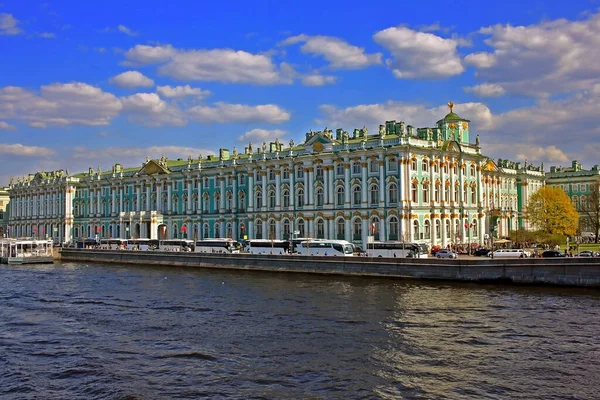 Pałac zimowy, Państwowe Muzeum Ermitażu w Sankt Petersburgu, Rosja — Zdjęcie stockowe