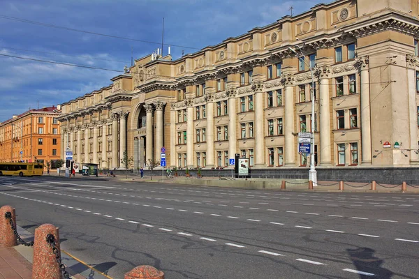 Das Gebäude der Hauptpost in Minsk, Weißrussland — Stockfoto