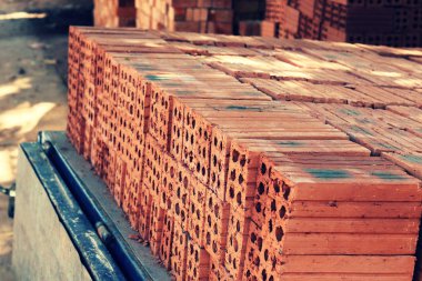 Kil tuğla yığını - yapısal materyal