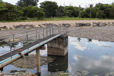 Seçici odaklı atık su arıtma göleti - çökelti göletine köprü