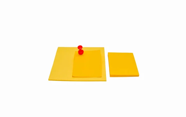 Жовті Липкі Ноти Червона Голка Штифта Ізольовані Білому Тлі — стокове фото