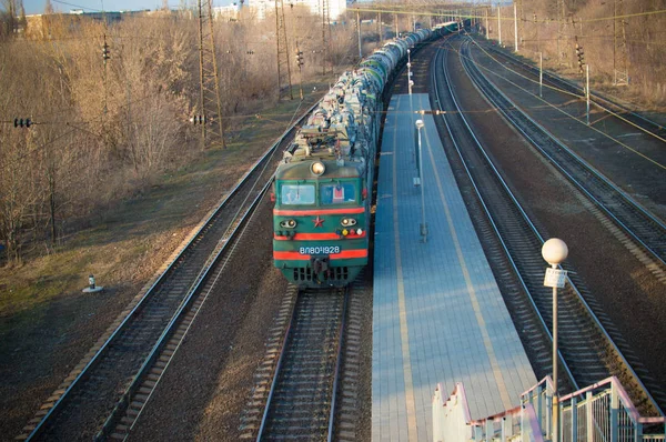 Godståg Rzd Lämnar Stationen — Stockfoto