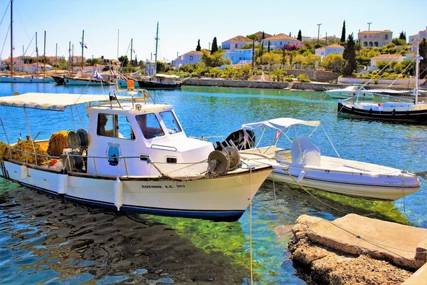 Σκάφη Στο Παλιό Λιμάνι Των Σπετσών Σαρωνικός Κόλπος Ελλάδα Σεπτεμβρίου — Φωτογραφία Αρχείου