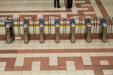 Sintagma metro istasyonundaki kontrol noktası - Atina, Yunanistan, 6 Mayıs 2020.