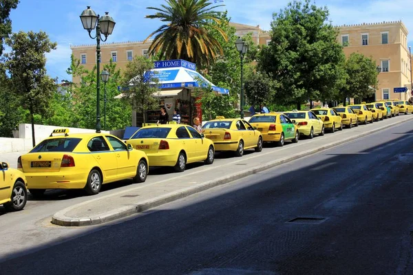 Reihenweise Wartende Taxis Athen Griechenland Mai 2020 — Stockfoto