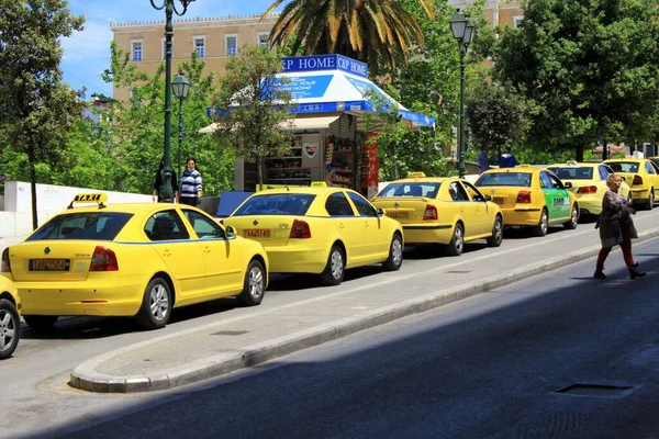 Reihenweise Wartende Taxis Athen Griechenland Mai 2020 — Stockfoto