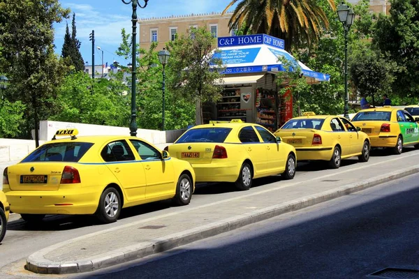Reihenweise Wartende Taxis Athen Griechenland Mai 2020 — Stockfoto
