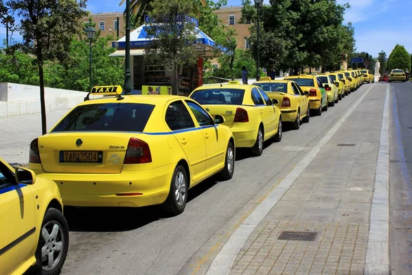 Reihenweise Wartende Taxis Athen Griechenland Mai 2020 — Stockfoto