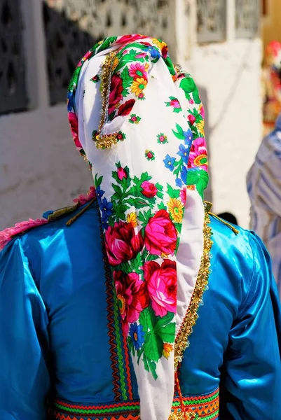 Una Mujer Vestida Con Traje Tradicional Pueblo Olímpico Isla Karpathos — Foto de Stock