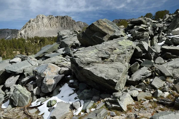 Vahşi doğada Ansel Adams, Sierra Nevada aralığı, California kaya düşmesi