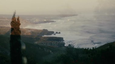  Plaj dalgalar aracılığıyla bir pencere bir yansımasıdır