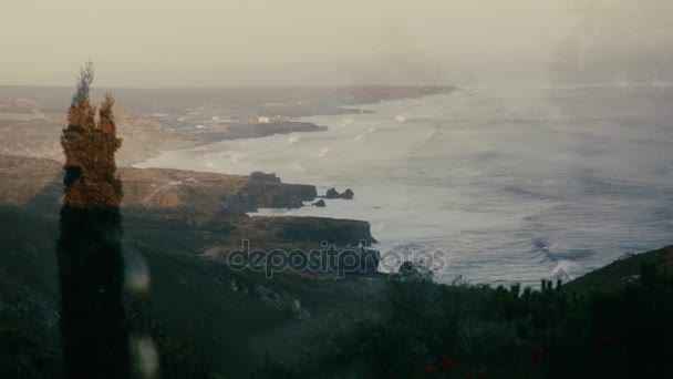 Ondas Playa Través Reflejo Una Ventana — Vídeos de Stock