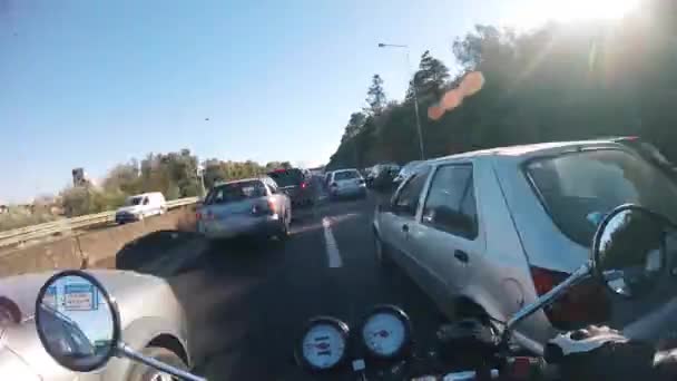 Motorcykel Lane Uppdelning Snabbspolning Framåt — Stockvideo