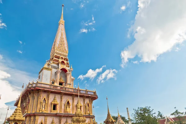 Pagoda en wat chalong o chalong templo — Foto de Stock
