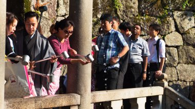 Otowa-no-taki şelale su toplama turizm