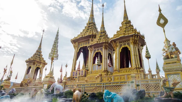 Onun Majesteleri Kral Bhumibol Adulyadej Kraliyet krematoryum — Stok fotoğraf