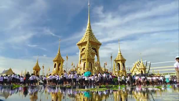 ロイヤル火葬場の彼陛下プミポン国王サナム ルアン 2017 日にタイ バンコクでバンコク の群衆を訪問します — ストック動画