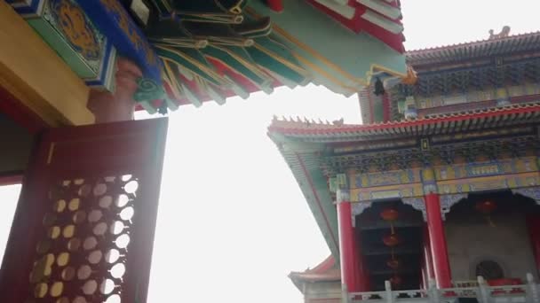 Hyperlapse film de personnes visitant le temple chinois — Video